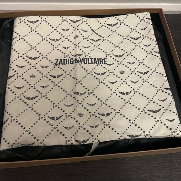 Zadig and Voltaire Chrome Low Boots
Size 6
Brand new with box and dust bags - Picture 7 of 9